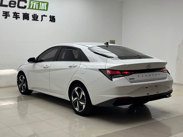Hyundai Elantra — фото 4